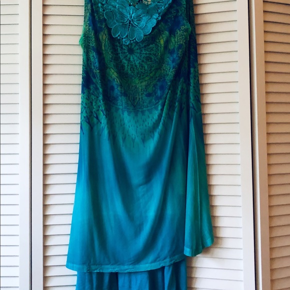 Dress - Picture 2 of 3